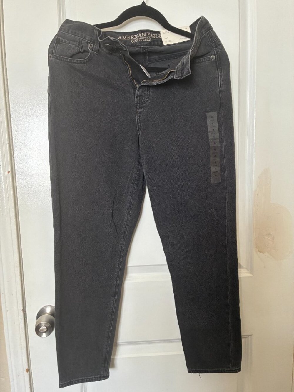 Brand New American Eagle Outfitters Mom Jean ( Black/grayish )